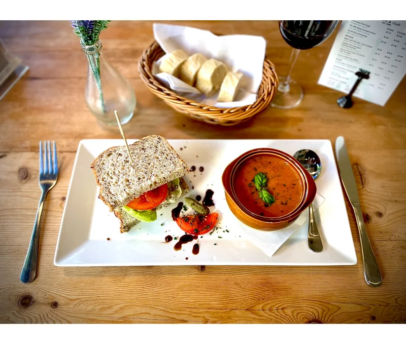 Paris in Town Le Bistro